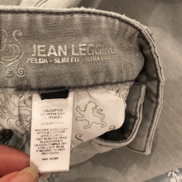 Express Jeans Zelda Slim Fit Jean Legging - Picture 9 of 9